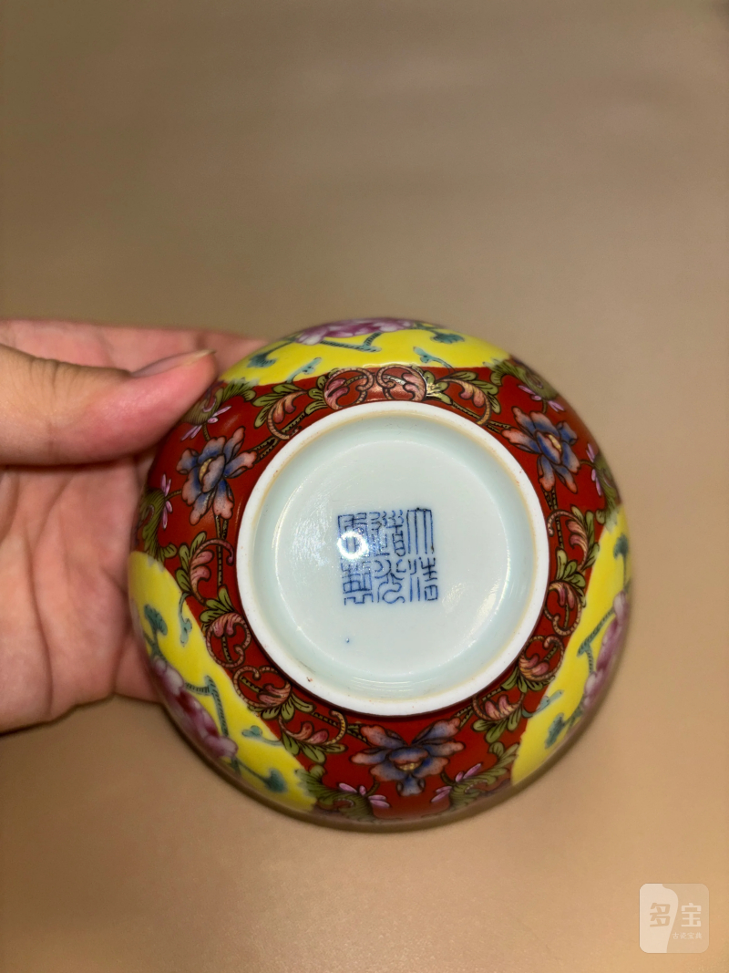 清道光 珊瑚红地粉彩花卉纹碗 - 图8